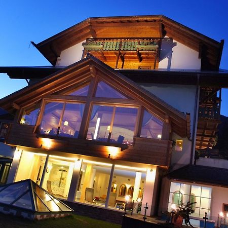 Berghotel Miramonti Tesero Buitenkant foto