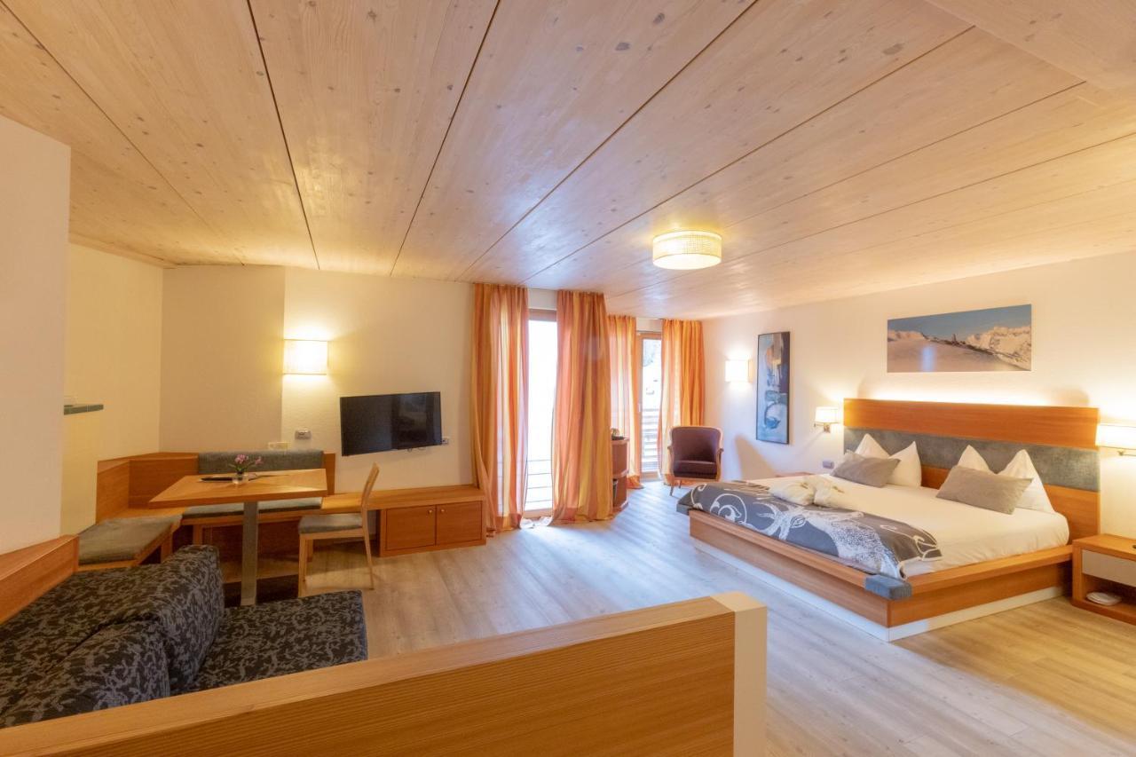 Berghotel Miramonti Tesero Buitenkant foto