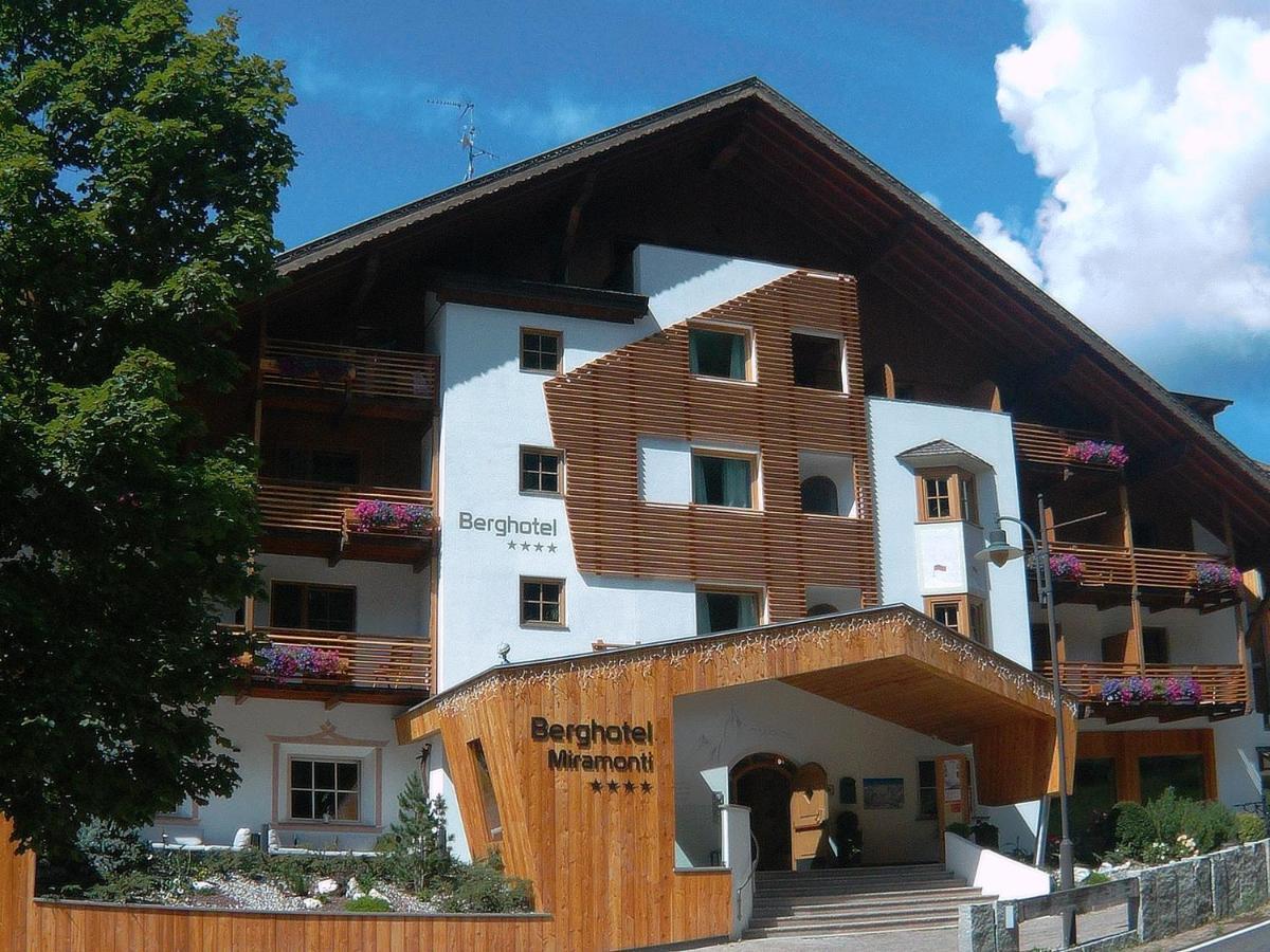Berghotel Miramonti Tesero Buitenkant foto