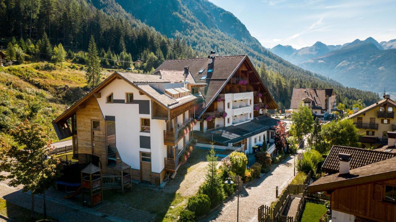Berghotel Miramonti Tesero Buitenkant foto
