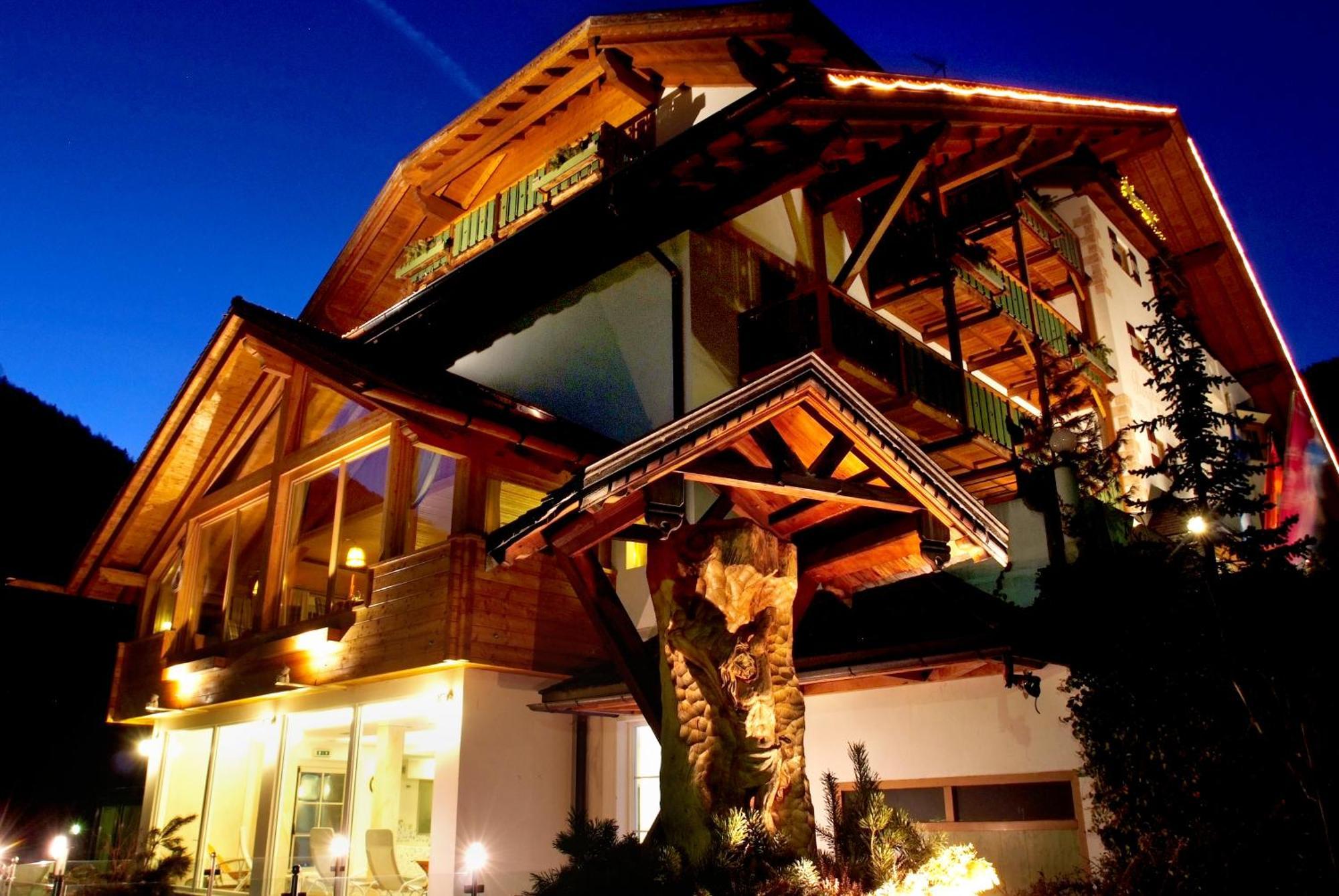 Berghotel Miramonti Tesero Buitenkant foto