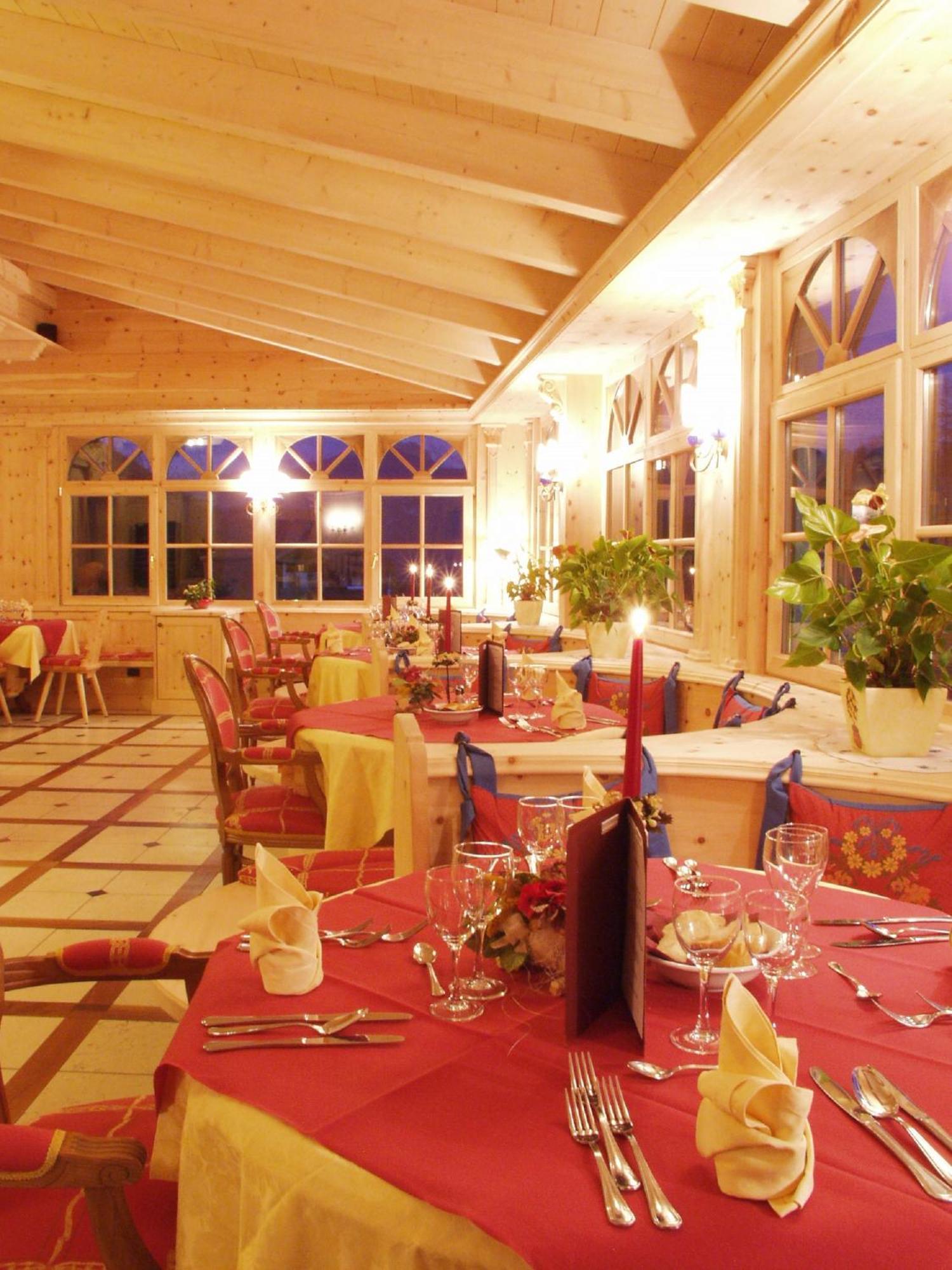 Berghotel Miramonti Tesero Buitenkant foto
